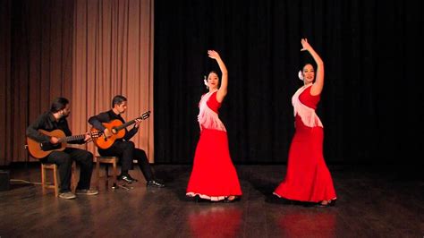 Entre Dos Aguas; Een IntensEmotioneel Flamencostuk Met Verhitte Ritmes en Hartverscheurende Zang